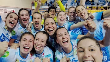 Espectacular selfie de las jugadoras del Rincón Fertilidad.