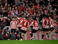 1-0. Alejandro Berenguer celebra el primer tanto con sus compañeros.