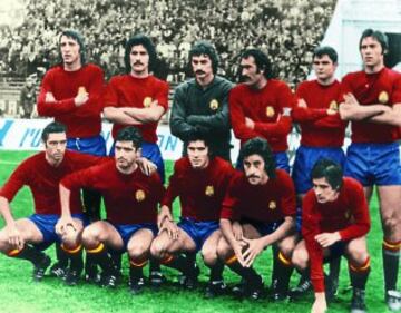 Formación de España en su partido ante Rumanía.
Sol, Benito, Miguel Ángel, Pirri, Camacho, Migueli, Quini, Villar, Santillana, Del Bosque y Rojo.
