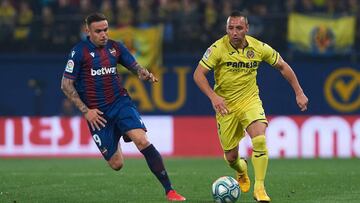 Santiago Cazorla of Villarreal and Roger Marti of Levante during the La Liga Santander match between Villarreal and Levante at Estadio de la Ceramica on February 15, 2020 in Vila-real, Spain
Maria Jose Segovia / AFP7 / Europa Press
15/02/2020 ONLY FOR