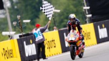 Luis Salom ganó el domingo en Brno.