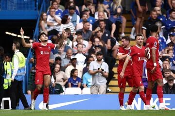 Liverpool debutó en la Premier League en condición de visitante ante el Chelsea. Luis Díaz abrió el marcador para los Reds, mientras que Axel Disasi empató para los locales para el 1-1 final.