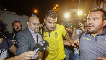 Vitolo, a su llegada al hotel concentraci&oacute;n de Las Palmas en Sevilla.