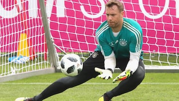 L?w: "Si Neuer va a Rusia ser¨¢ el portero titular de Alemania"