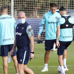 Paco López: "Para mí, el Sevilla es el equipo más completo de LaLiga"