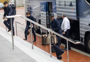 Vinicius llegando al hotel en Manchester. 