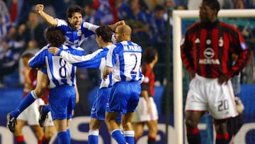 Valer&oacute;n, Sergio, V&iacute;ctor y Manuel Pablo celebran uno de los goles de la hist&oacute;rica remontada del Deportivo al Milan en Riazor (4-0).