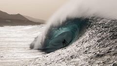 Surfista surfeando una ola el 11 y 12 de diciembre del 2023 durante el 8º Lanzarote Quemao Class.