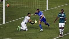 El portero Hern&aacute;ndez fall&oacute; en los dos goles del empate de Racing.