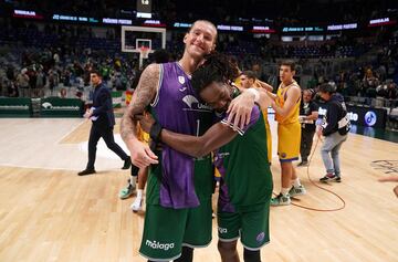 EL abrazo de la felicidad, Oserkowski y Perry.