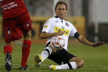El histórico también jugó un encuentro en esa Copa Sudamericana. Se retiró un año después. Hoy es entrenador de la Sub 17 de Colo Colo.
