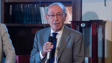 El socialista Nicol¨¢s Redondo carga contra el PSOE