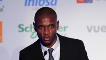 Abidal: "¿Volver a jugar? Tengo una familia, no voy a arriesgar"