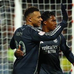 Mbappé salva otra mala noche