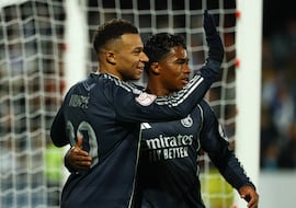 Mbappé salva otra mala noche