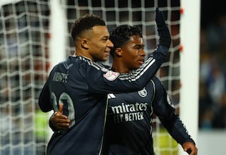 Mbappé salva otra mala noche