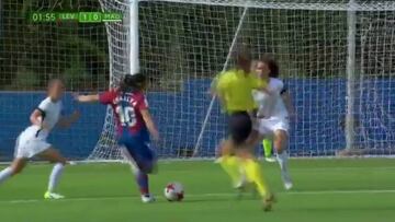 Ni Messi, ni Cristiano... la auténtica obra de arte de Charlyn Corral