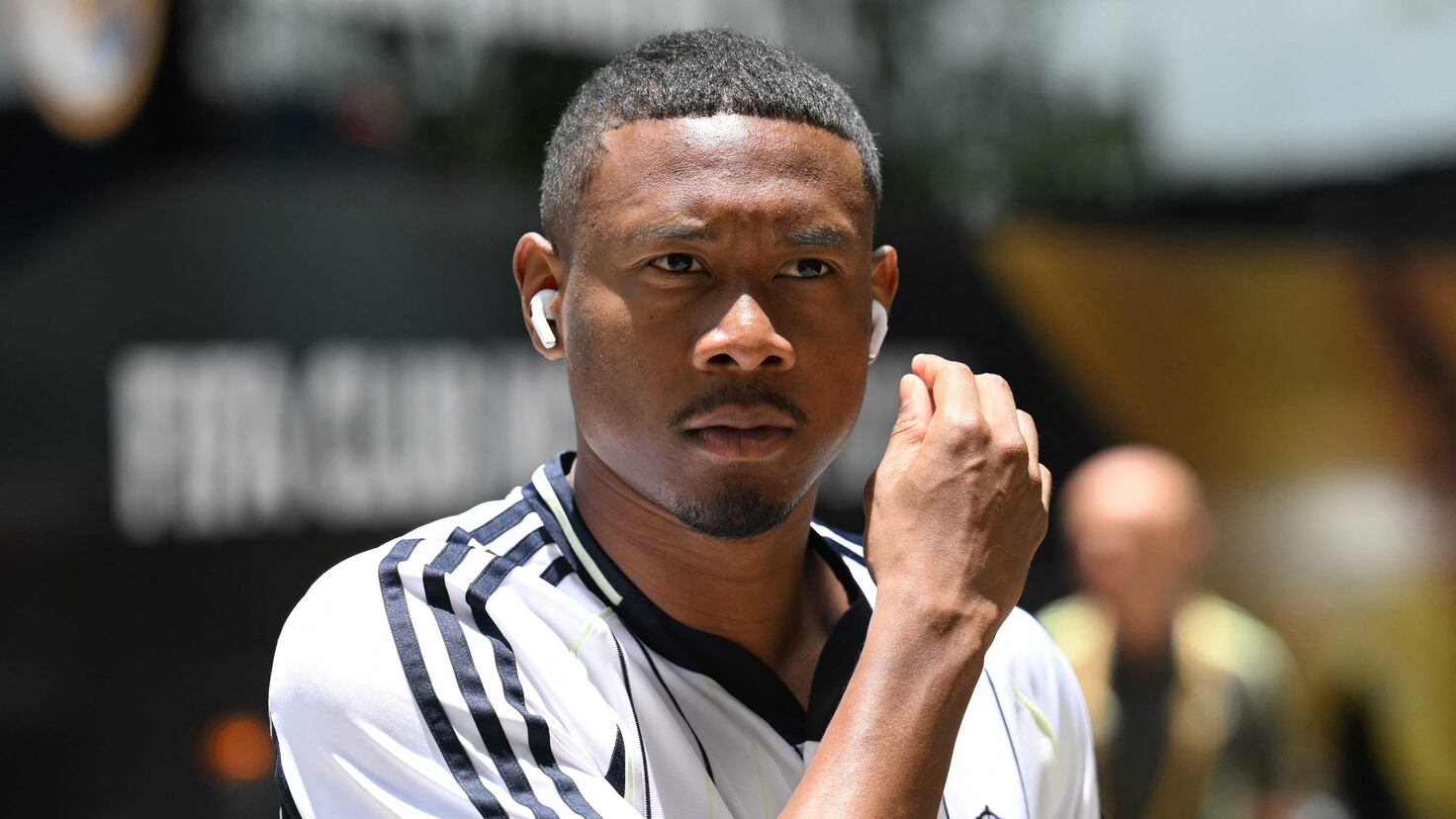 Alaba se vuelve invisible