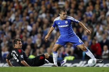 En la temporada 2011/2012, el centrocampista aterrizó en Londres procendente de Barcelona. En su palmarés, Champions, Europa League y FA Cup. Dos temporadas como jugador del Chelsea mostrando un buen nivel. Tras ello, se marchó cedido a Valencia y Stuttgart.