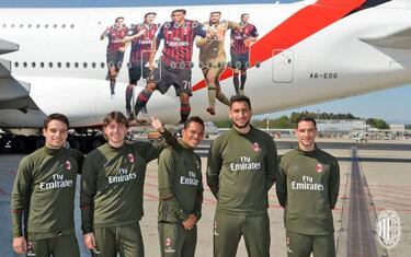 Carlos Bacca hace parte de la imagen del avión del Milan