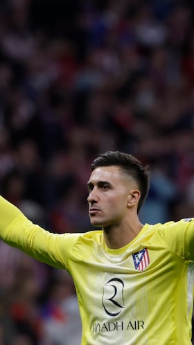 MADRID, 14/04/2026.- El guardameta argentino del Atlético de Madrid Juan Musso durante el partido de vuelta de cuartos de final de Liga de Campeones que Atlético de Madrid y FC Barcelona disputan este martes en el estadio Metropolitano, en Madrid. EFE/Juanjo Martín