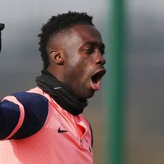 Tottenham descarta regreso de Davinson Sánchez a Ajax