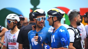 Los ciclistas del Movistar Albert Torres y Davide Cimolai.