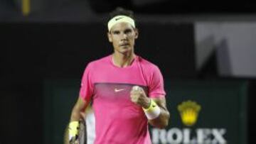 El tenista español Rafael Nadal celebra ante el brasileño Thomaz Bellucci.