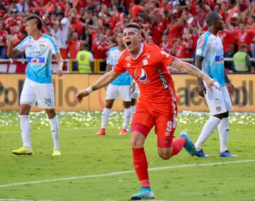 El goleador fue campeón con Junior en la Liga Águila I y con América de Cali levantó la estrella de navidad. El delantero dejó claro que pasa por un gran momento y fue, junto a Cano, el goleador del último certamen. 