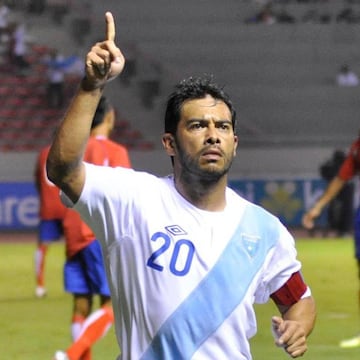 Pescadito Ruiz: El 'Pescadito' es el máximo goleador de Guatemala con 68 goles en 132 partidos. Jugó varias temporadas en la MLS y también pasó por la liga MX. Se convirtió en el primer guatemalteco en jugar en una competición europea, tras disputar la UEFA Europa League con el Aris.