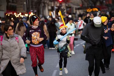 Mucho humor, alegría y disfraces en la carrera popular de la San Silvestre Vallecana. 