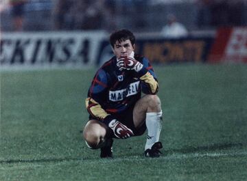 El portero toledano, criado en la cantera rojiblanca, estuvo 1.275 minutos sin encajar un gol en la temporada 1990-91, récord mundial sin recibir un gol. Ganó tres Copas (1985, 1991 y 1992) y una Supercopa de España (1995), al 'Gato' le quedó la pena de no haber podido ganar un título liguero. El ex portero Rodri, entonces secretario técnico del Atleti, fue el que lo llevó a la entidad madrileña. En esa campaña 90-91 fue Zamora de LaLiga.