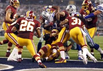 Un momento de juego en el partido de los Dallas Cowboys contra los Washington Redskins.