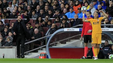 Simeone en el partido contra el Barcelona.