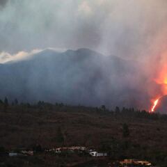 Encuentran rocas blancas expulsadas del volcán: ¿qué son?