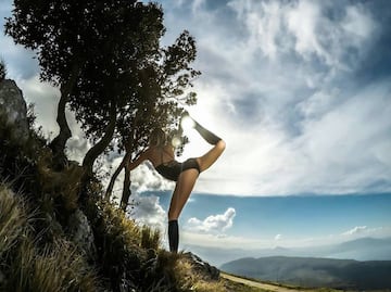 Otra de las posturas de Yoga de Maria Petterson