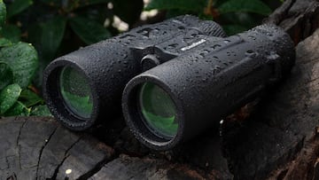 Prismáticos Usogood AT66 impermeables y de largo alcance con lente 12x50 y compatibles con móviles en Amazon