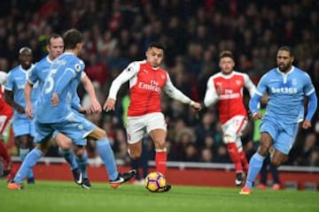 Alexis Sánchez nuevamente fue figura en Arsenal. 