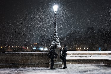 Estas dos combinaciones anteriores ha permitido que los copos se formasen y llegaran al suelo sin fundirse.