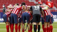 Los jugadores del Atl&eacute;tico antes del inicio del partido.
 