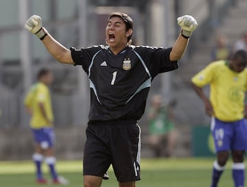 Óscar Ustari - 2 games, 4 goals conceded