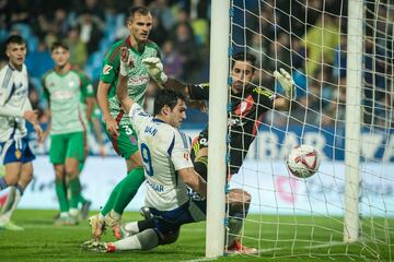 Brau contempla con impotencia el segundo gol del Zaragoza.