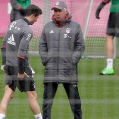 Lewandowski se retira del entrenamiento, pero el Bayern dice que no es grave
