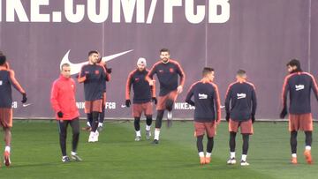 Piqué se entrena con normalidad y aleja el debut de Mina