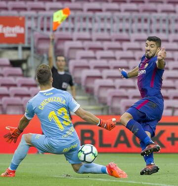 Ocasión de Luis Suárez ante Chichizola.

