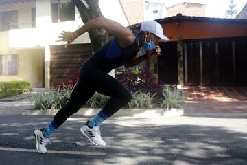 El atleta colombiano no ha podido volver a las pistas y ha tenido que entrenar en las calles de Medellín para no perder su estado físico. "La calle es mi pista", le aseguró a AS Colombia.