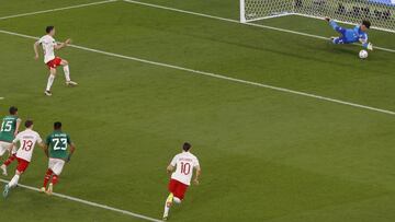 Doha (Qatar), 22/11/2022.- Goalkeeper Guillermo Ochoa (R) of Mexico saves a penalty of Robert Lewandowski of Poland during the FIFA World Cup 2022 group C soccer match between Mexico and Poland at Stadium 947 in Doha, Qatar, 22 November 2022. (Mundial de Fútbol, Polonia, Catar) EFE/EPA/Rungroj Yongrit
