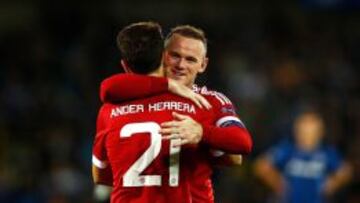 Un hat-trick de Rooney manda al United a la fase de grupos