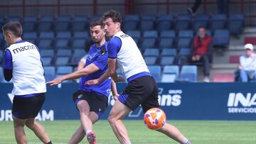 Herrando y Raúl durante el entrenamiento de hoy en Tajonar.