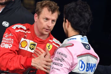 Kimi Raikkonen felicita a Sergio 'Checo' Pérez.